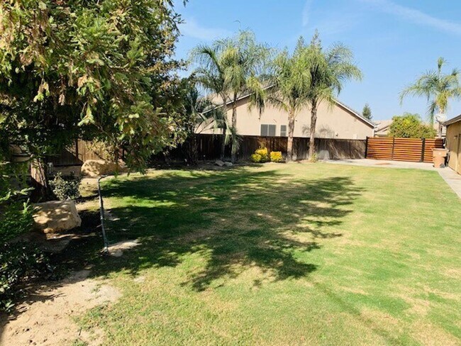 Building Photo - 11707 Christmas Rose Dr