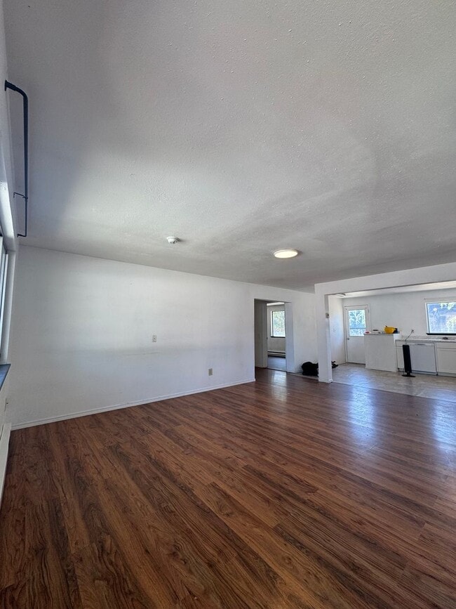 Building Photo - PET FRIENDLY 4 Bedroom 2 Bath