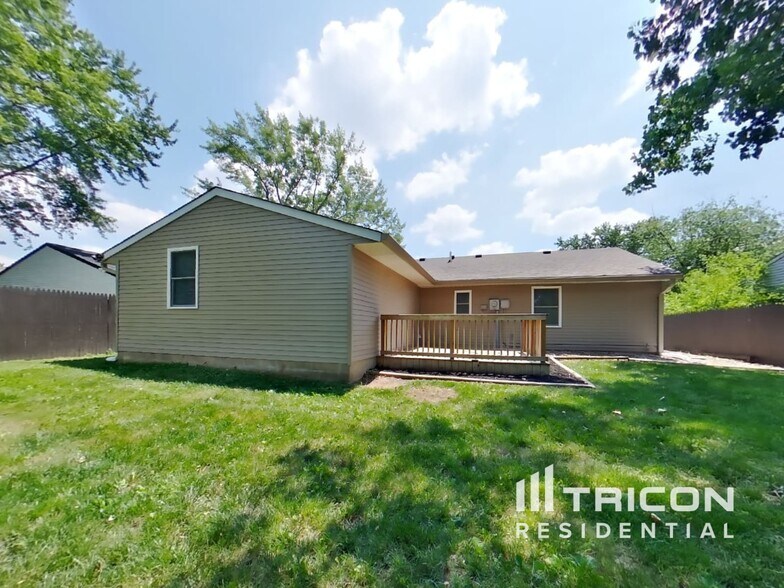 Building Photo - 5314 Yucatan Dr