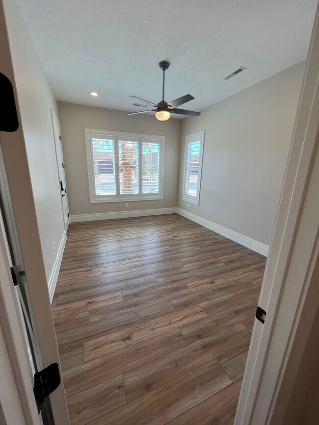 Building Photo - Beautiful 4 Bedroom, 4 Bathroom Home in The Dunes at Sand Hollow Resort