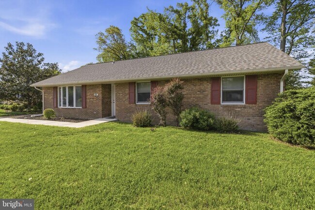 Building Photo - 638 Westwood Dr