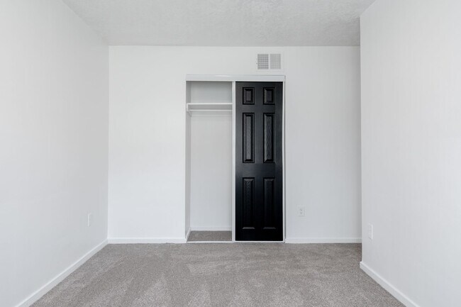 Building Photo - Available Now: Beautiful Three Bedroom Private Townhome!