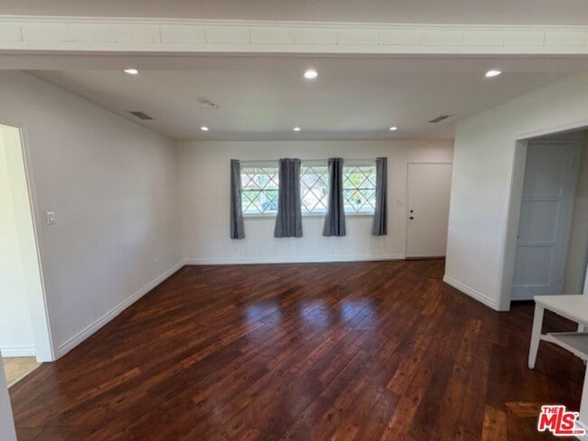 Building Photo - 17400 Cantlay St