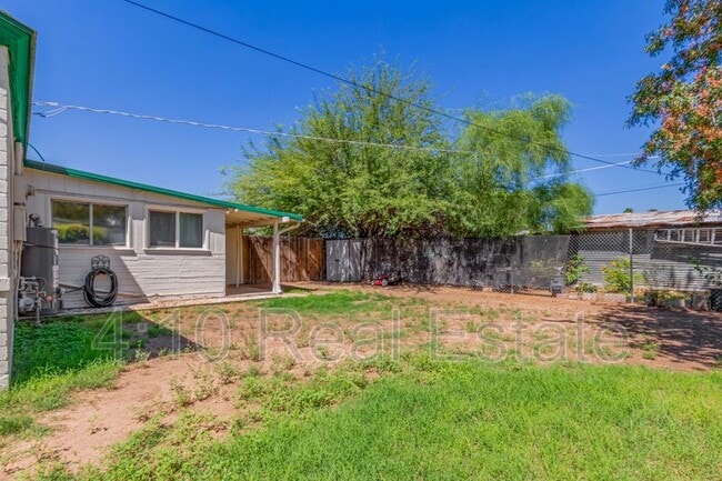 Building Photo - 208 W Glenrosa Ave