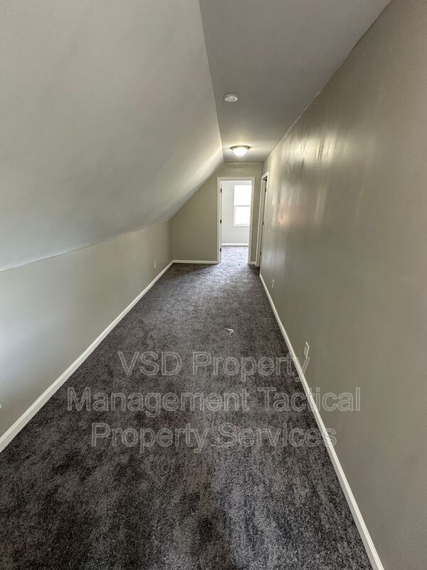Building Photo - 10816 Grandview Ave