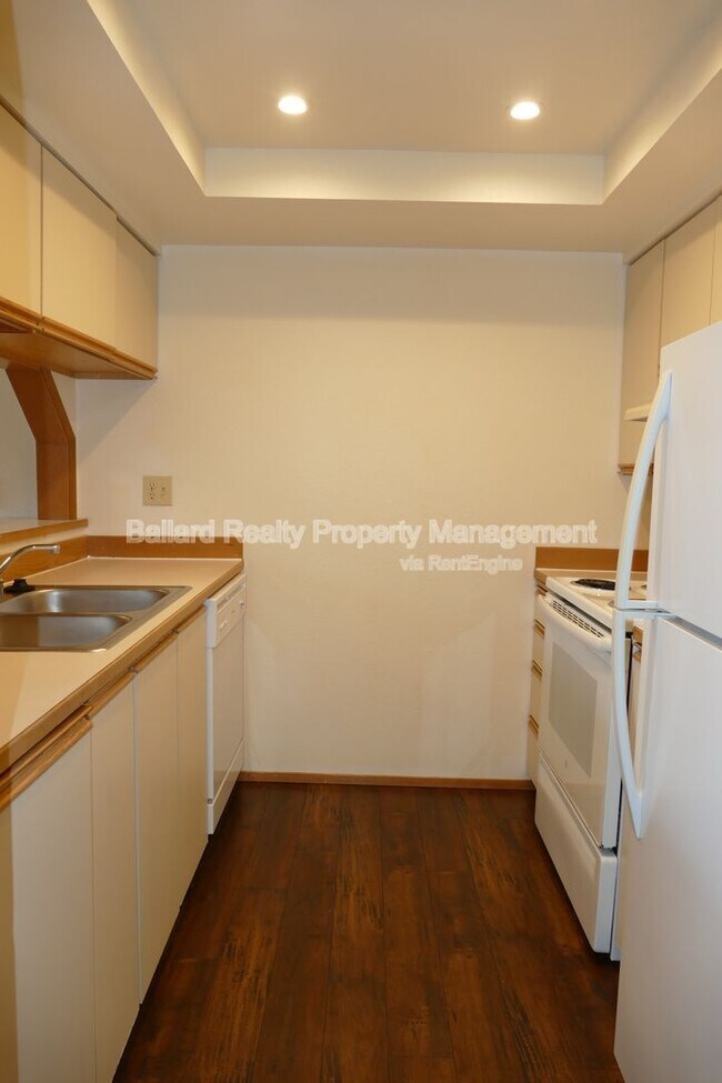 Building Photo - 12314 32nd Ave NE