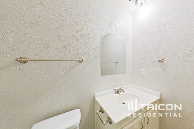 Building Photo - 3816 Aspenwood Dr