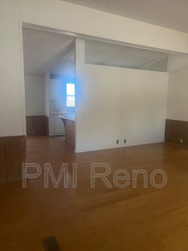 Building Photo - 5580 Paullo Ln