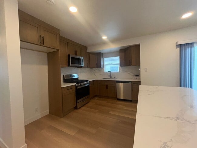 Building Photo - Beautiful newly renovated 3-bedroom, 2-bath home available now in Westminster!