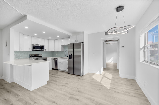 Building Photo - 59 Saxony B