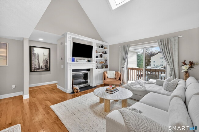 Building Photo - 3200 Madison Ave