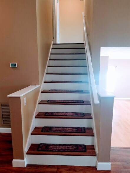 Upstairs to bedrooms - 2908 Shannon Cir