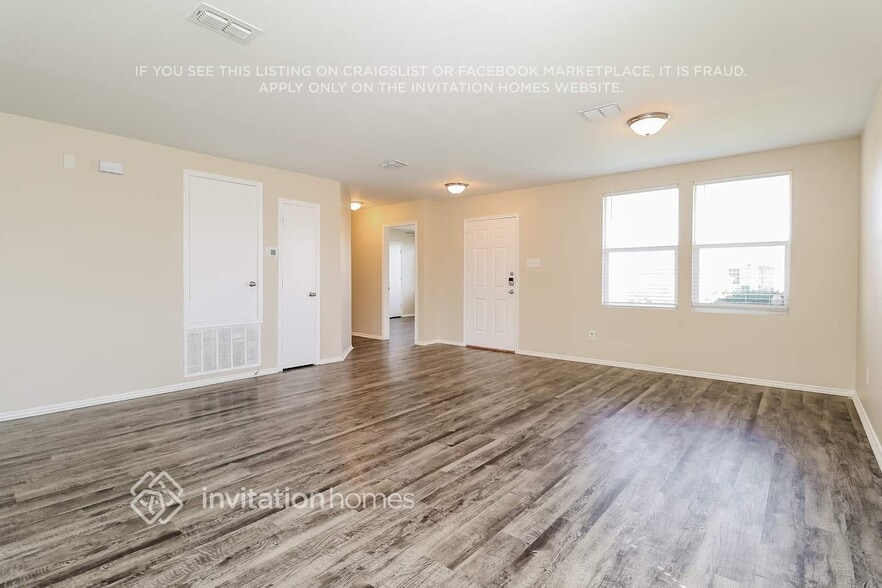 Building Photo - 2807 Amber Waves Ln