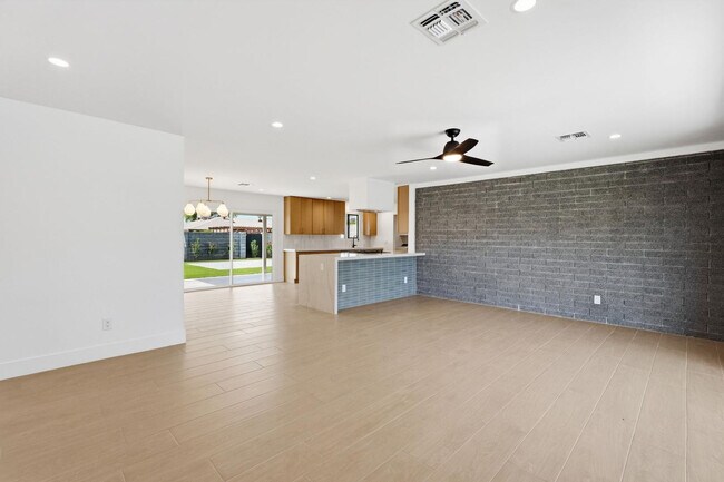 Building Photo - 7421 E Princeton Ave