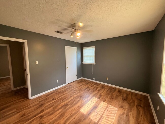 Building Photo - Guntersville, AL Home for Rent!