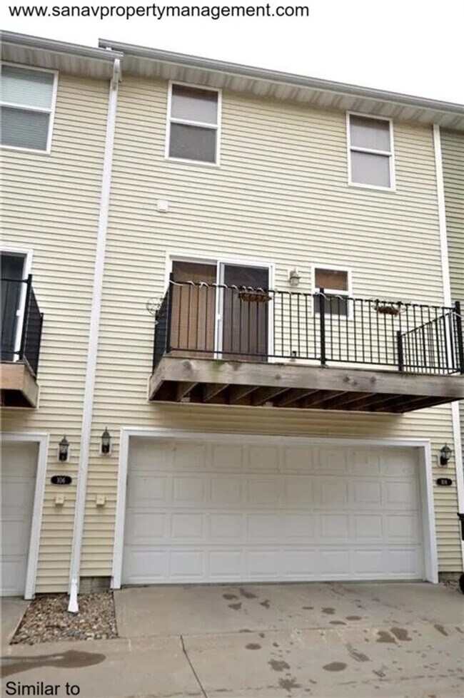 Building Photo - ? Stylish 2-Bedroom Townhome in Prime West Des Moines! Move in Special- May rent free