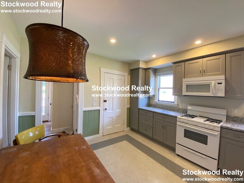 Building Photo - 18 Haverford St