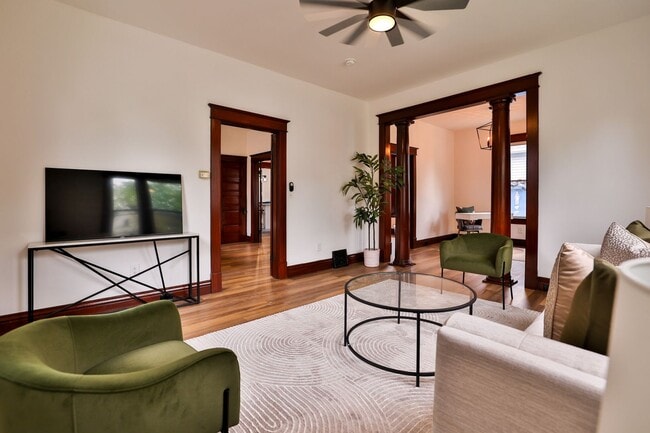 Building Photo - Newly Renovated Single Family Home