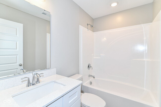 Building Photo - 6878 Sunstone Pl