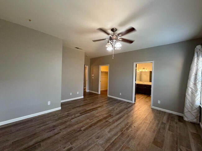 Building Photo - 2785 E Shea Dr