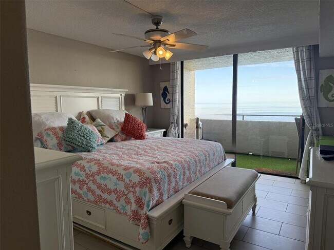Building Photo - 6035 Sea Ranch Dr