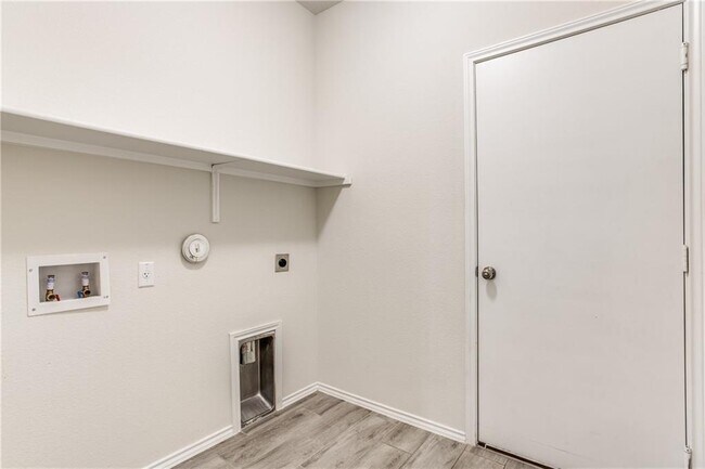 Building Photo - 1413 Cliffbrake Wy
