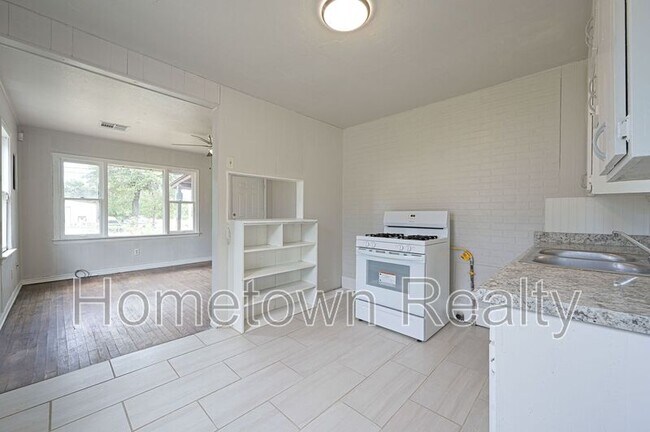 Building Photo - 2805 N Shady Nook Way