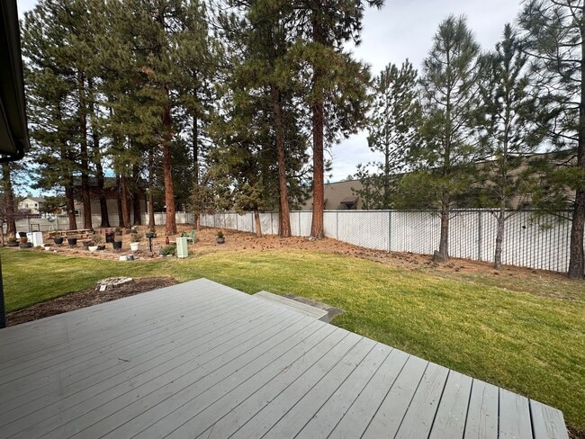 Building Photo - 3 Bedroom / 2 Bathroom Home in The Gated T...