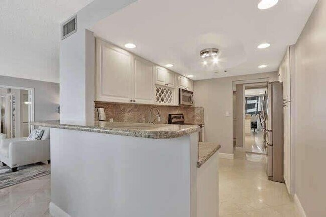 Building Photo - 4200 N Ocean Dr