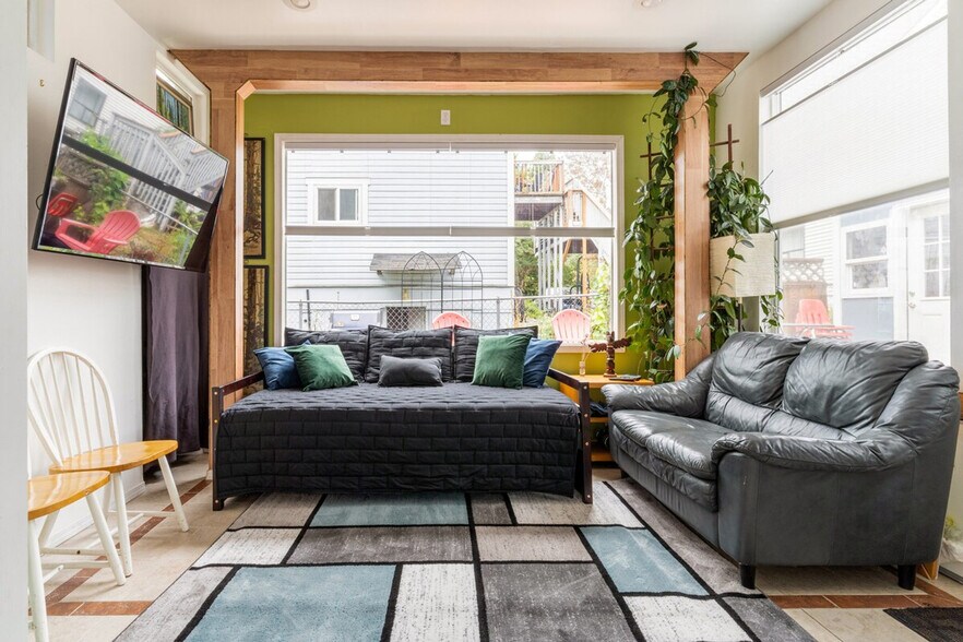 Building Photo - 938 21st Ave