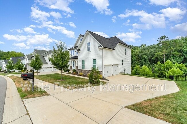 Building Photo - 209 Forsythia Ln