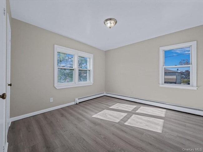 Building Photo - 1315 Dekoven St