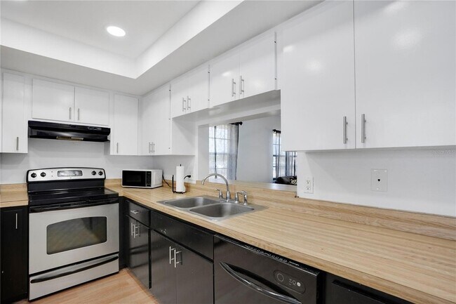 Building Photo - 2415 Bayshore Gardens Pkwy