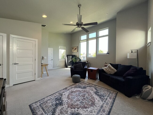 Building Photo - Spacious 2,511 Sq Ft Wilsonville Townhome with Vaulted Loft, Modern Kitchen & Attached Two-Car Ga...