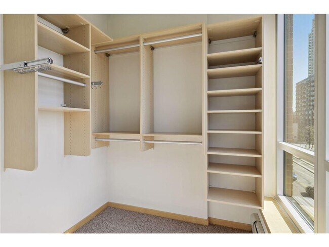 Building Photo - 215 10th Ave S