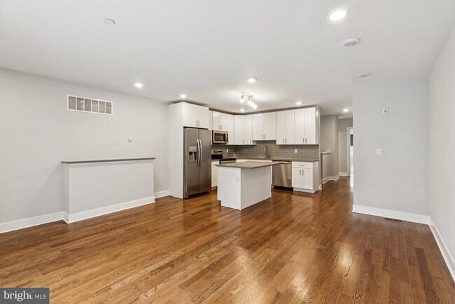 Building Photo - 814 N Uber St