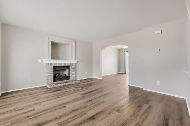 Building Photo - 5632 Marabou Way