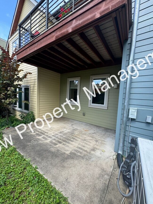 Building Photo - 1325 5th Ave N