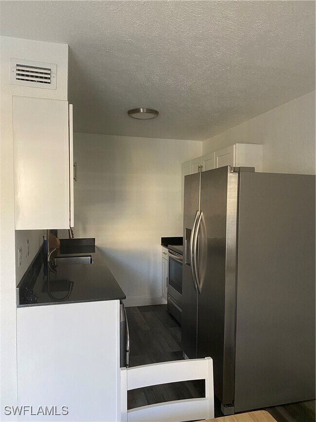 Building Photo - 4617 Bayshore Dr