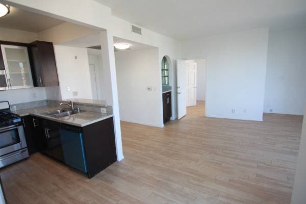 Building Photo - 884 Palm Ave