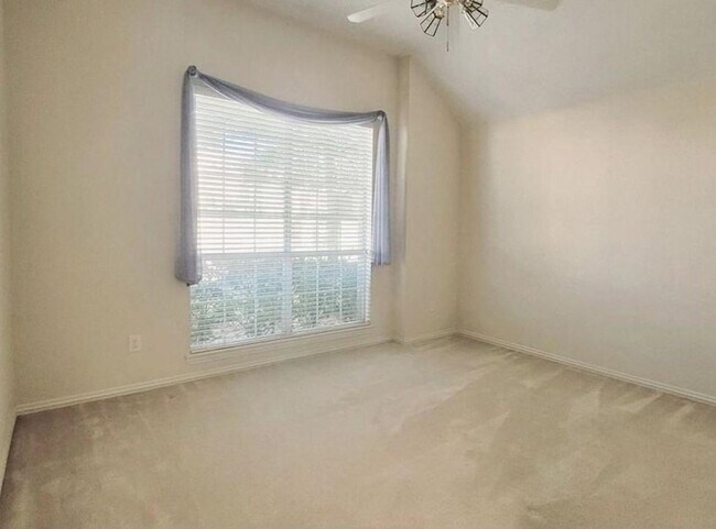 Building Photo - 6401 Dakota Dr