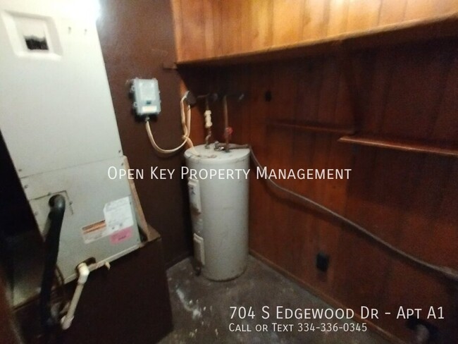 Building Photo - 704 S Edgewood Dr