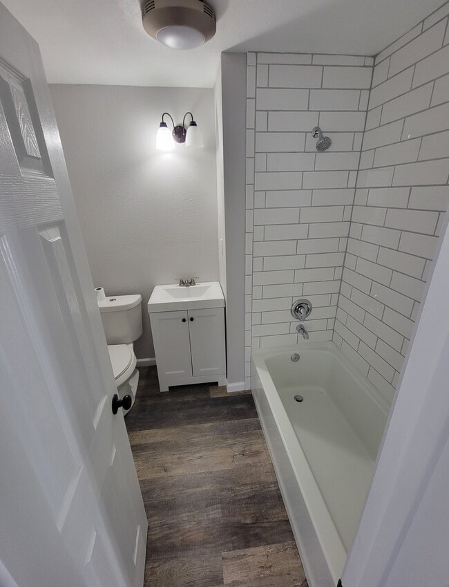 Building Photo - 307 Robins Dr