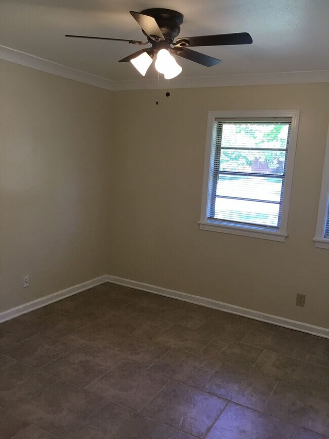 Building Photo - GORGEOUS 4/3 BROADMOOR HOME-UPDATED-MUST SEE