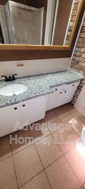 Building Photo - 8914 Grandview Dr