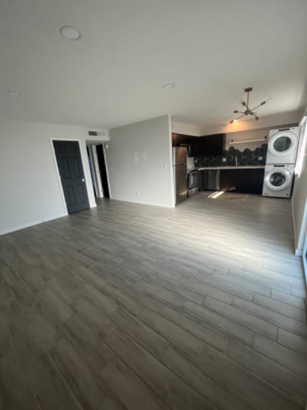Building Photo - 813 E Marlette Ave
