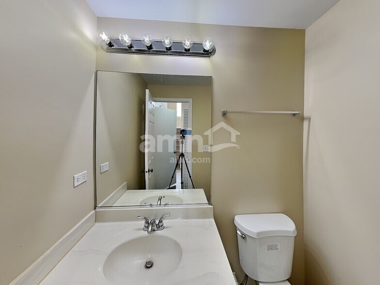 Building Photo - 2828 Sun Valley Dr