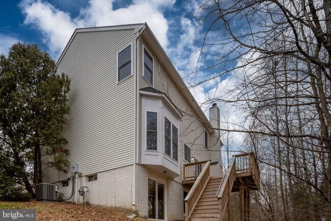 Building Photo - 8 Newport Ct