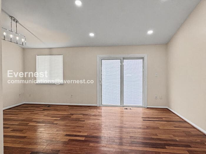 Building Photo - 9005 Heatherfield Ct