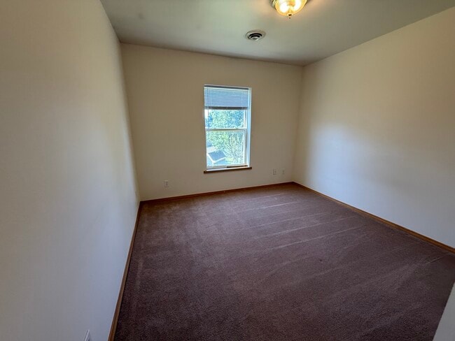 Building Photo - 204 Show Pl